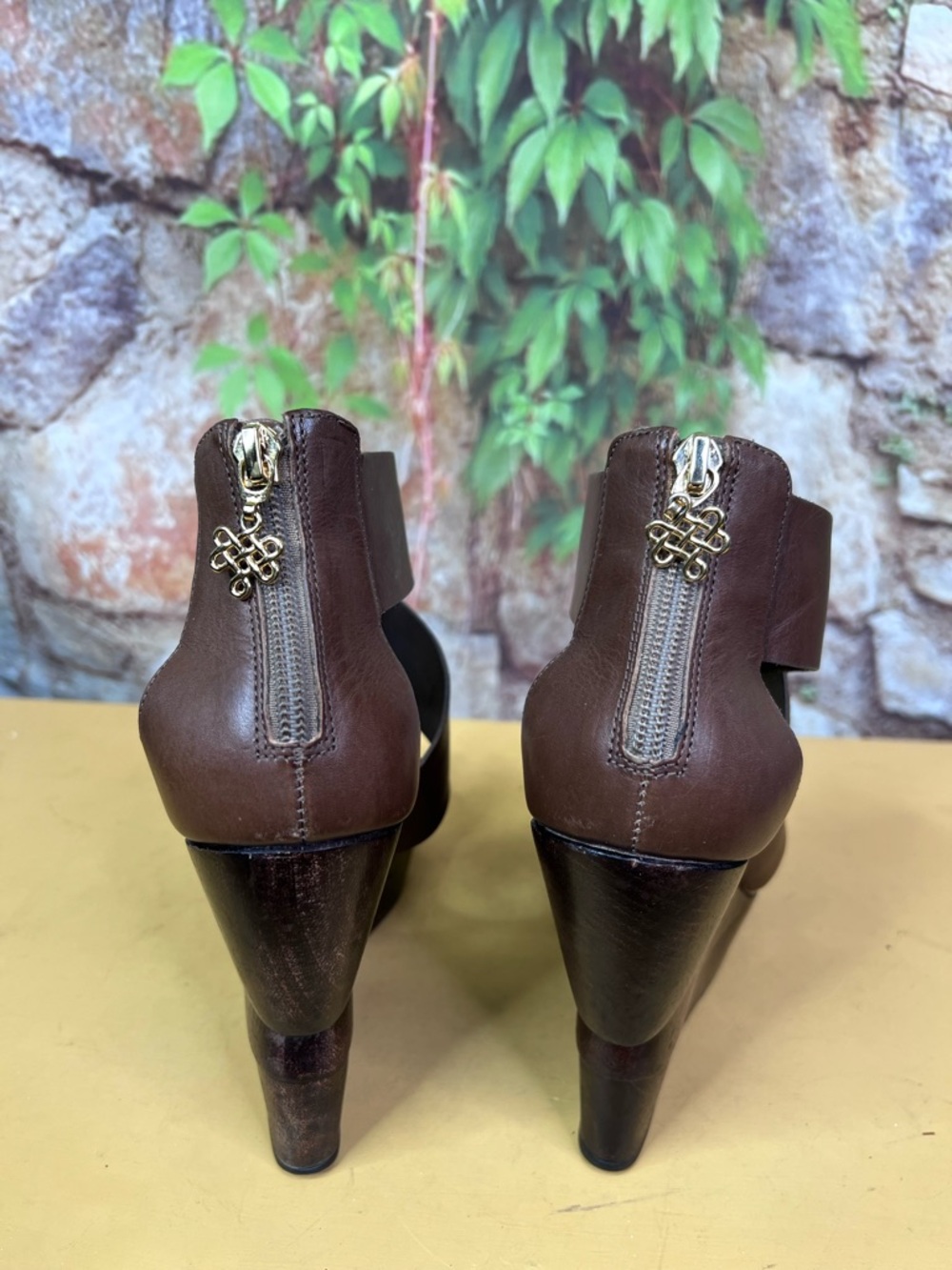 DIANE VON FURSTENBERG Crossover Strap Wooden Heel Wedge Sandals, 8M - Picture 7 of 14